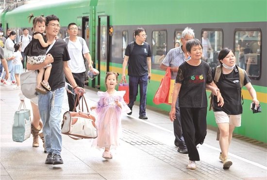 散户配资官方网站 暑运过半，全国铁路发送旅客4.41亿人次