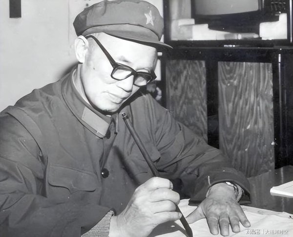 配查查配资 65年毛泽东接见福州军区司令韩先楚，闲聊中问道：钟伟到哪儿去了